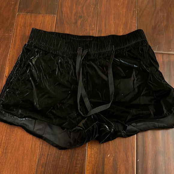 Zyia midnight gloss bomber shorts size small - Picture 2 of 4